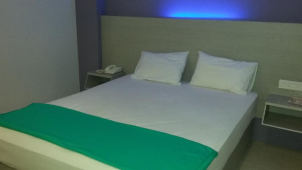 Hotel Kharisma מדיון מראה חיצוני תמונה