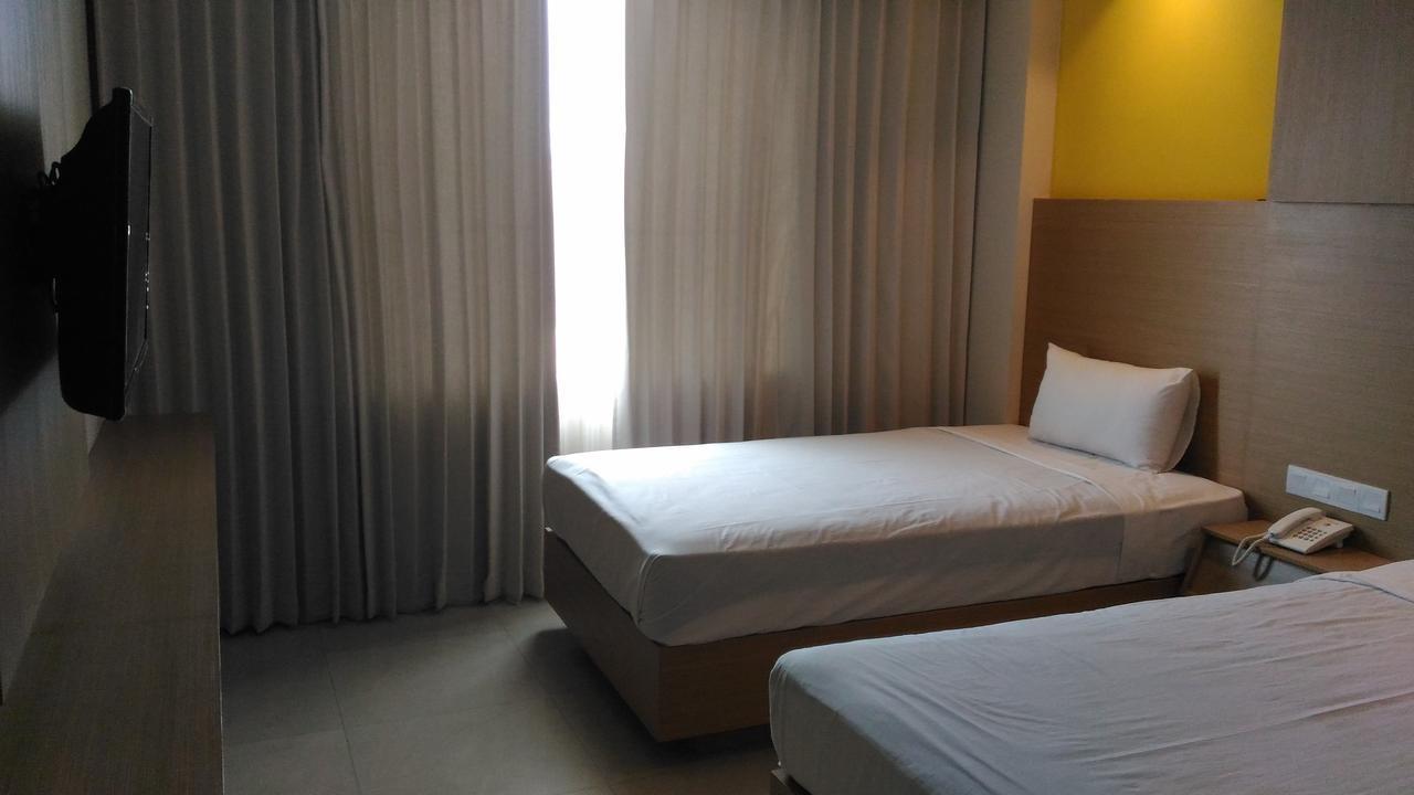 Hotel Kharisma מדיון מראה חיצוני תמונה