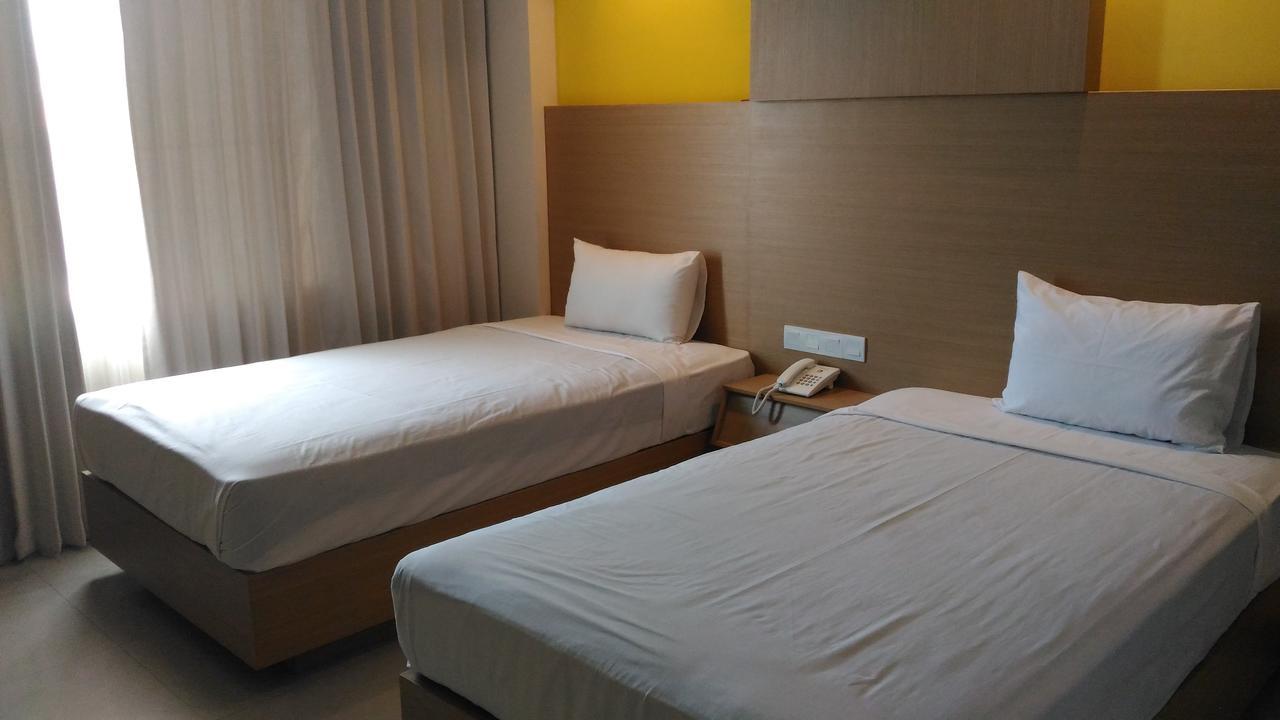 Hotel Kharisma מדיון מראה חיצוני תמונה