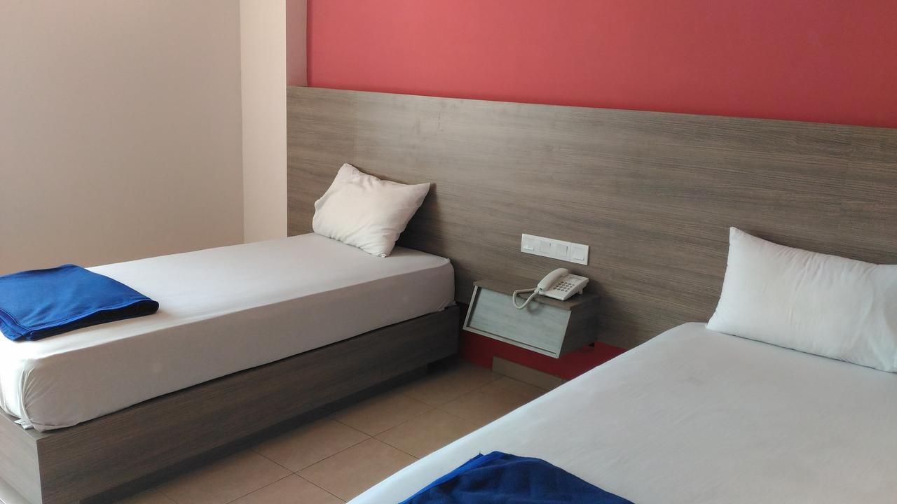 Hotel Kharisma מדיון מראה חיצוני תמונה