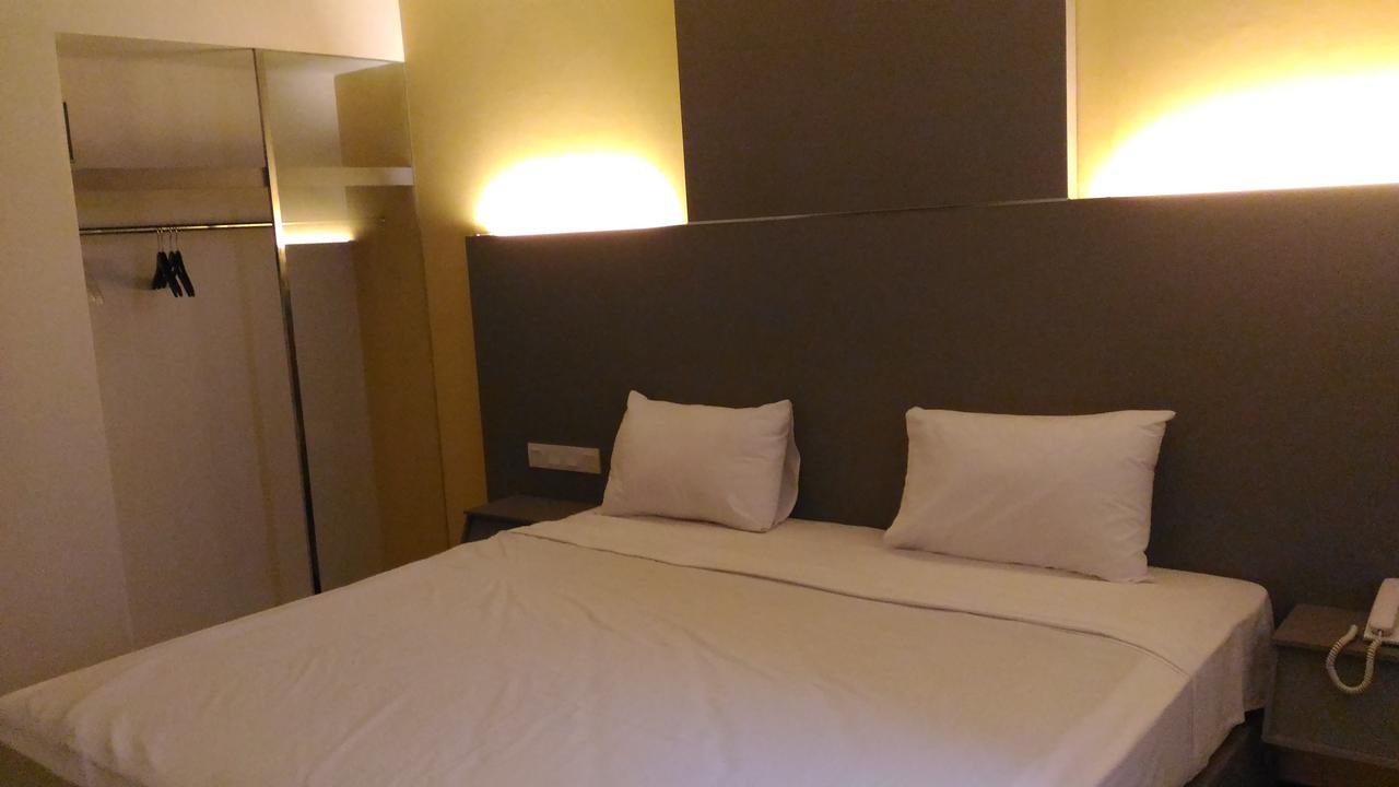 Hotel Kharisma מדיון מראה חיצוני תמונה
