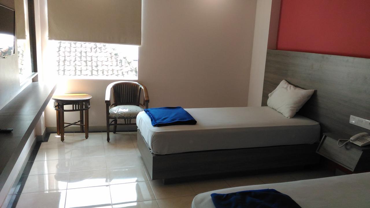 Hotel Kharisma מדיון מראה חיצוני תמונה