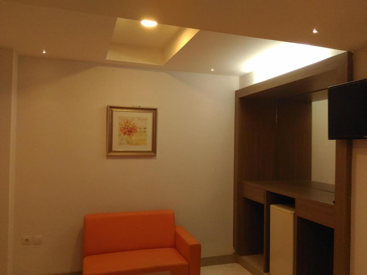 Hotel Kharisma מדיון מראה חיצוני תמונה