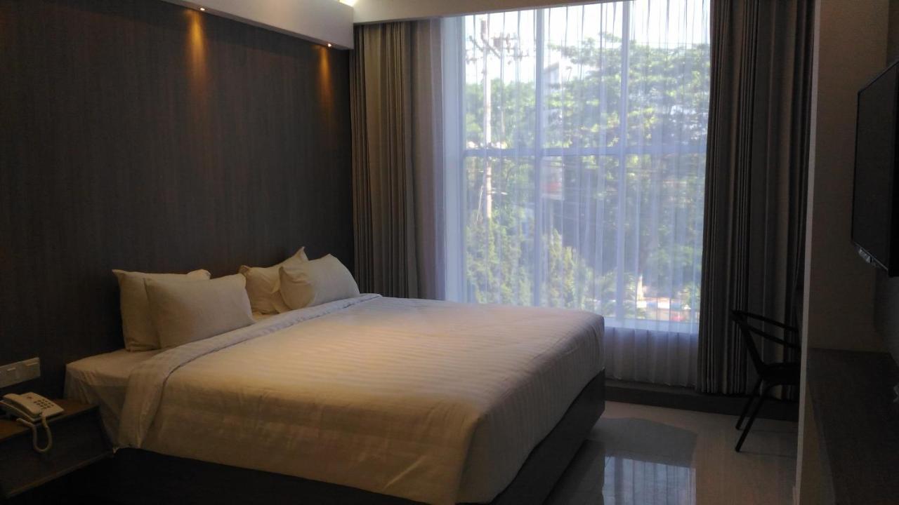 Hotel Kharisma מדיון מראה חיצוני תמונה