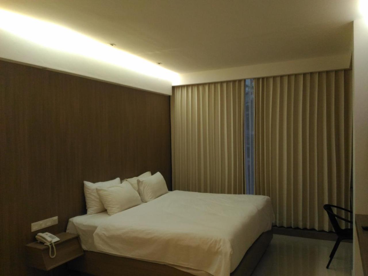 Hotel Kharisma מדיון מראה חיצוני תמונה