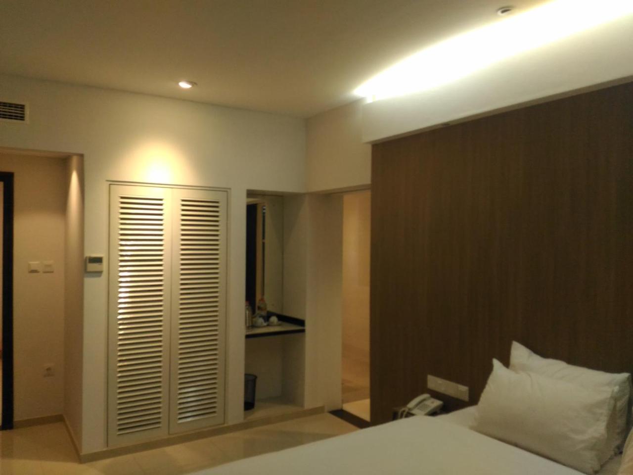 Hotel Kharisma מדיון מראה חיצוני תמונה