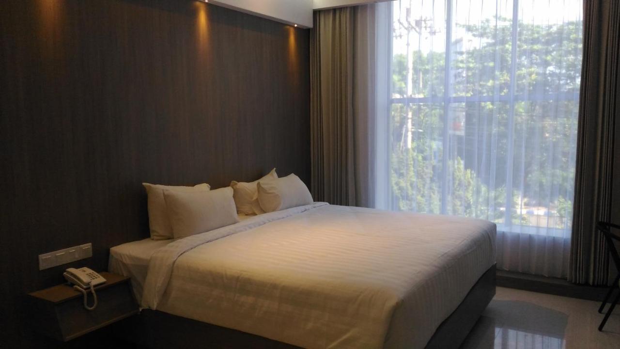 Hotel Kharisma מדיון מראה חיצוני תמונה